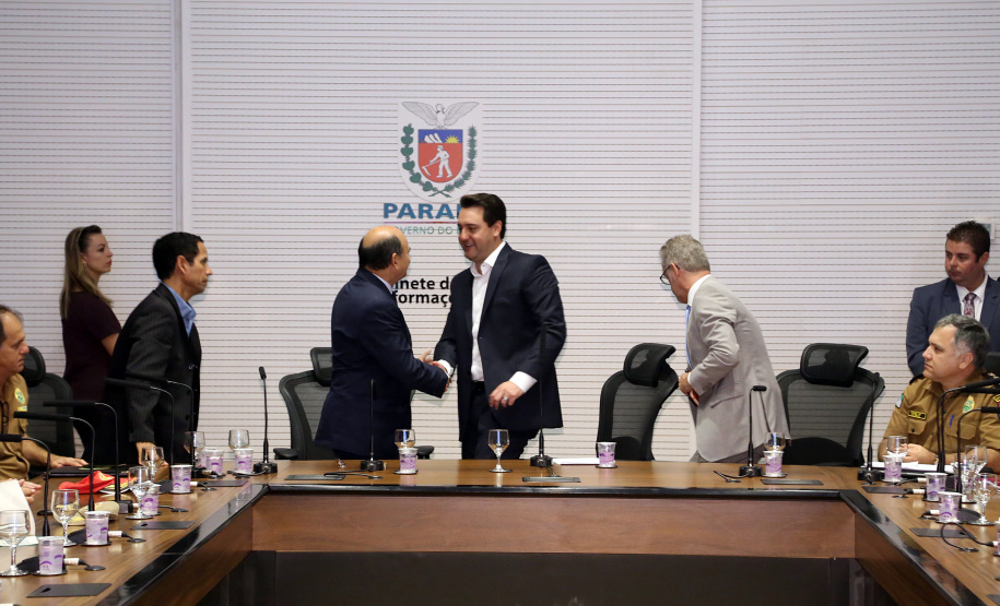 O balanço final da "Operação Verão" foi apresentado nesta quinta-feira (14), em reunião no Palácio Iguaçu, do governador Carlos Massa Ratinho Junior, o secretário da Segurança Pública e Administração Penitenciária, Luiz Felipe Carbonell, e representantes de todas as secretarias e órgãos envolvidos nas atividades..Foto de Gilson Abreu/ANPr - 14.03.2019