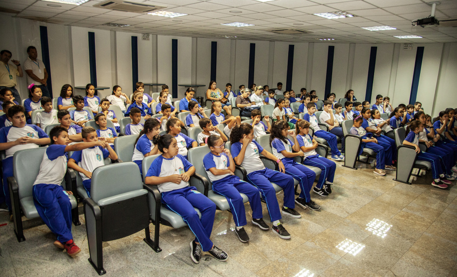 Alunos visitam Porto . - Paranaguá, 14/03/2019 - Foto:Claudio Neves/ Divulgação APPA