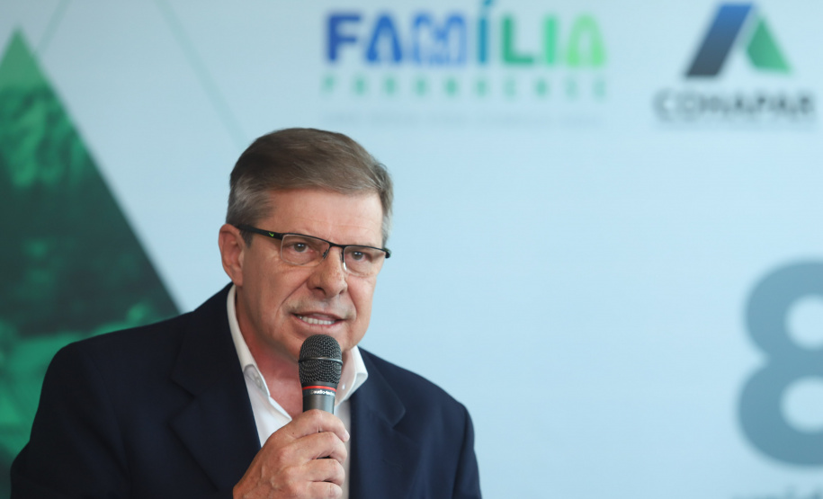 O governador Carlos Massa Ratinho Junior assinou nesta quinta-feira (14) contratos para a construção de 872 novas moradias populares em 15 municípios paranaenses. Os projetos foram desenvolvidos em diferentes programas coordenados pela Companhia de Habitação do Paraná (Cohapar) em parceria com as prefeituras e receberão investimentos de R$ 68,8 milhões. Foto: Rodrigo Felix Leal/ANPr