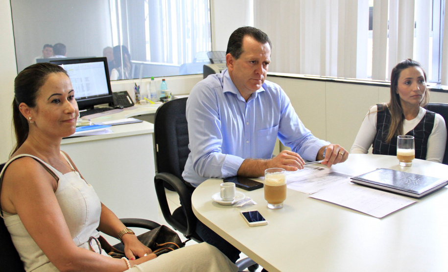 Agentes do Núcleo de Integridade e Compliance, da Controladoria Geral do Governo do Paraná, reuniram-se nesta quinta-feira (14) com técnicos e servidores da Secretaria de Estado do Desenvolvimento Urbano (SEDU) para reforçar o trabalho liderado pelo controlador-geral do Estado, Raul Siqueira.Foto: Divulgação/SEDU
