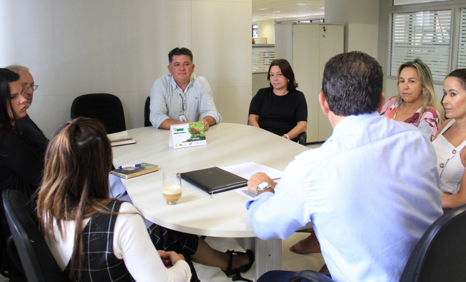 Agentes do Núcleo de Integridade e Compliance, da Controladoria Geral do Governo do Paraná, reuniram-se nesta quinta-feira (14) com técnicos e servidores da Secretaria de Estado do Desenvolvimento Urbano (SEDU) para reforçar o trabalho liderado pelo controlador-geral do Estado, Raul Siqueira.Foto: Divulgação/SEDU