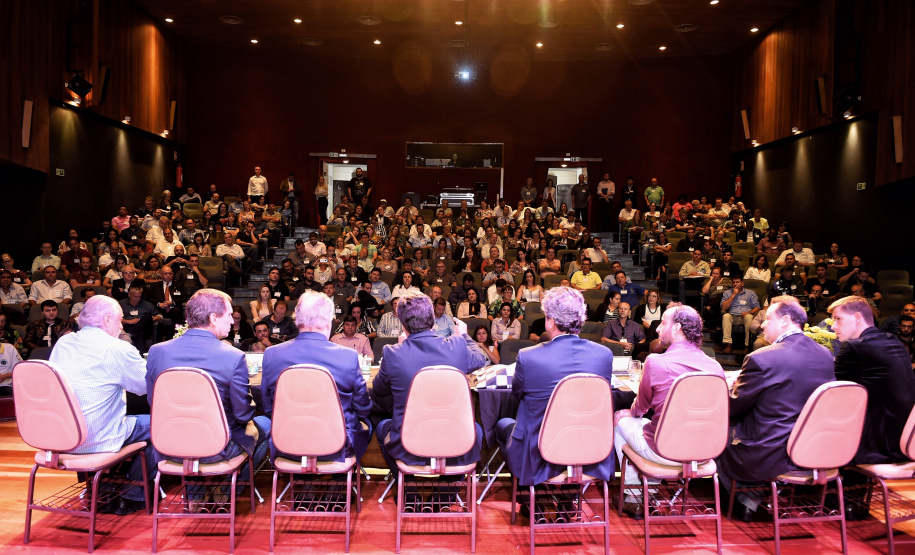 A Secretaria Estadual de Desenvolvimento Sustentável e Turismo realizou nesta quinta-feira (14), a 11ª Reunião Ordinária do R-20, e primeira do ano de 2019, para debater a gestão de Resíduos Sólidos Paraná. O evento foi realizado no Sesc da Esquina, em Curitiba, e reuniu representantes municipais, profissionais da área de resíduos e técnicos municipais que fazem parte do Grupo R-20.  -  Curitiba, 14/03/2019  -  Foto: Denis Ferreira Netto/Desenvolvimento Sustentável