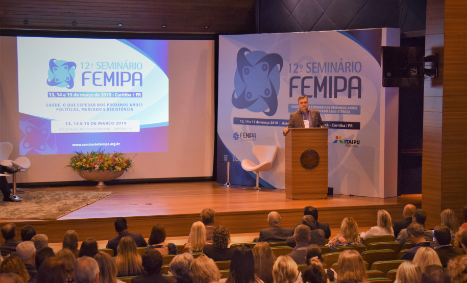 O secretário estadual da Saúde, Beto Preto, fez hoje a palestra de abertura oficial do 12o Seminário Femipa ? Federação das Santas Casas de Misericórdia e Hospitais Beneficentes do Paraná ? e falou sobre os programas do Governo para as instituições filantrópicas.Curitiba, 14/03/2019  -  Foto: Diogo Pracz/SESA