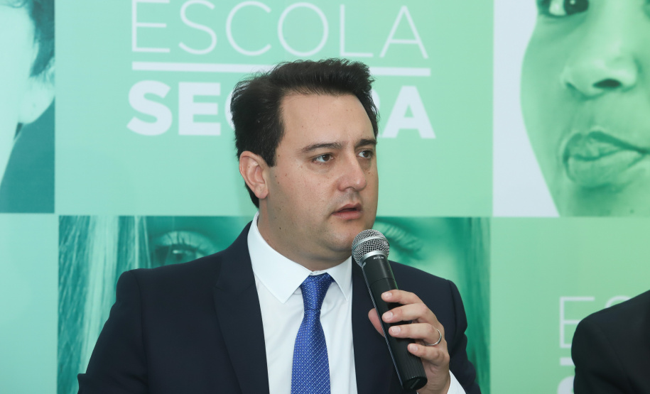 O governador Carlos Massa Ratinho Junior lançou nesta sexta-feira (15) o programa Escola Segura, que prevê uma série de medidas preventivas e protetivas de segurança que serão executadas na rede estadual de ensino. Curitiba,15/03/2019 Foto: Rodrigo Félix Leal/ANPr