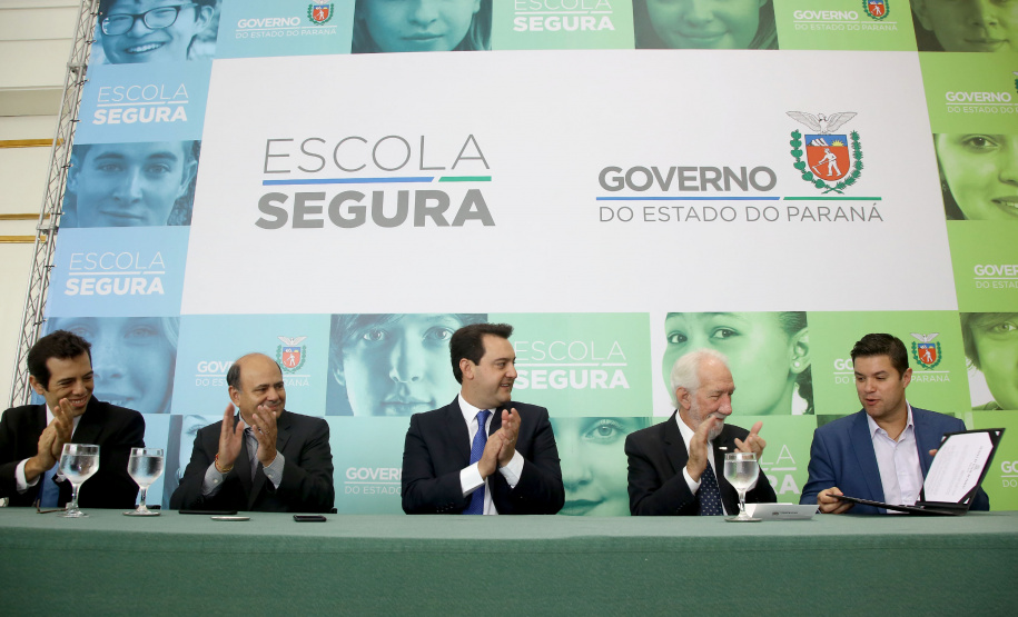 O governador Carlos Massa Ratinho Junior lançou nesta sexta-feira (15) o programa Escola Segura, que prevê uma série de medidas preventivas e protetivas de segurança que serão executadas na rede estadual de ensino. Curitiba,15/03/2019 Foto: Jaelson Lucas / ANPr
