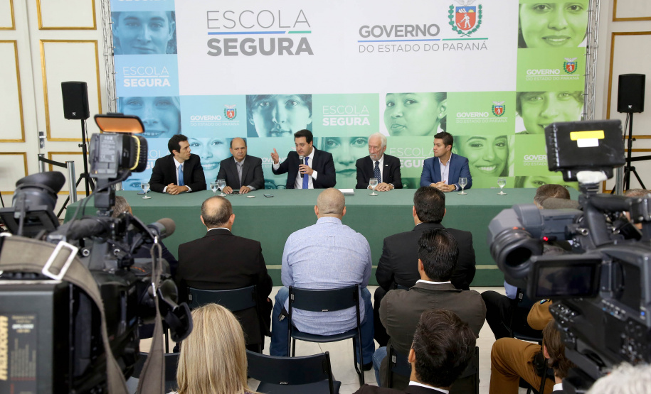 O governador Carlos Massa Ratinho Junior lançou nesta sexta-feira (15) o programa Escola Segura, que prevê uma série de medidas preventivas e protetivas de segurança que serão executadas na rede estadual de ensino. Curitiba,15/03/2019 Foto: Jaelson Lucas / ANPr