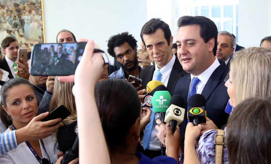 O governador Carlos Massa Ratinho Junior lançou nesta sexta-feira (15) o programa Escola Segura, que prevê uma série de medidas preventivas e protetivas de segurança que serão executadas na rede estadual de ensino. Curitiba,15/03/2019 Foto: Jaelson Lucas / ANPr