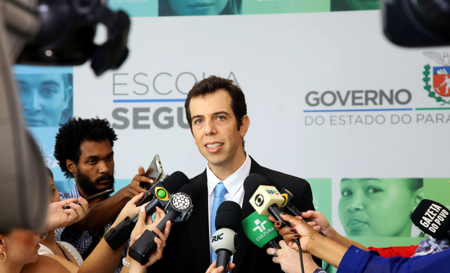 O governador Carlos Massa Ratinho Junior lançou nesta sexta-feira (15) o programa Escola Segura, que prevê uma série de medidas preventivas e protetivas de segurança que serão executadas na rede estadual de ensino. Na foto, o secretário de Estado da Educação e Esporte, Renato Feder. - Curitiba,15/03/2019 Foto: Jaelson Lucas / ANPr