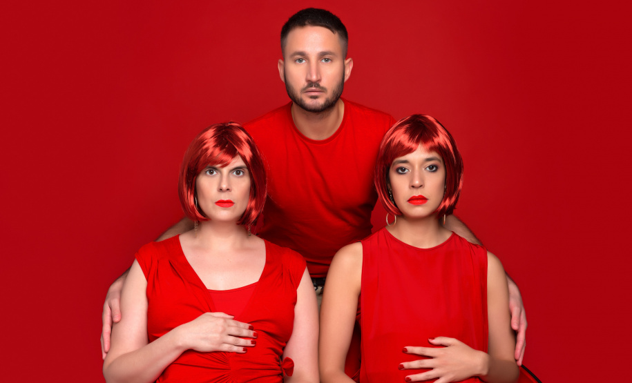 A peça Dezembro, que integra a mostra oficial do Festival de Teatro de Curitiba 2019, será encenada no Museu de Arte Contemporânea do Paraná de 4 a 7 de abril. Em função das obras de reforma e restauro, o MAC-PR funciona temporariamente nas salas 8 e 9 do Museu Oscar Niemeyer (MON). Foto: Eika Yabusame - Divulgação -SECC