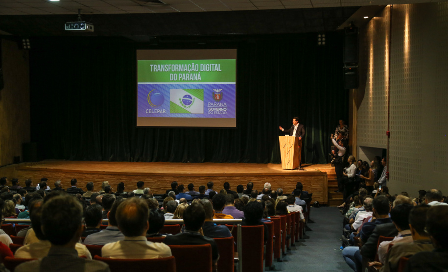 O governador Carlos Massa Ratinho Junior na apresentação das diretrizes da Celepar nesta sexta-feira (15) no Teatro Bom Jesus em Curitiba.   Curitiba, 15/03/2019 -  Foto: Geraldo Bubniak/ANPr