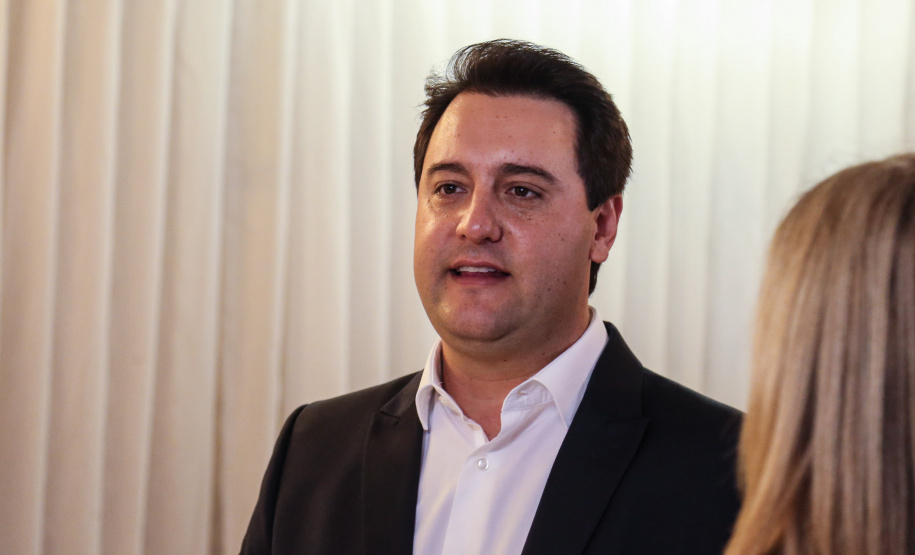 O governador Carlos Massa Ratinho Junior na apresentação das diretrizes da Celepar nesta sexta-feira (15) no Teatro Bom Jesus em Curitiba.   Curitiba, 15/03/2019 -  Foto: Geraldo Bubniak/ANPr