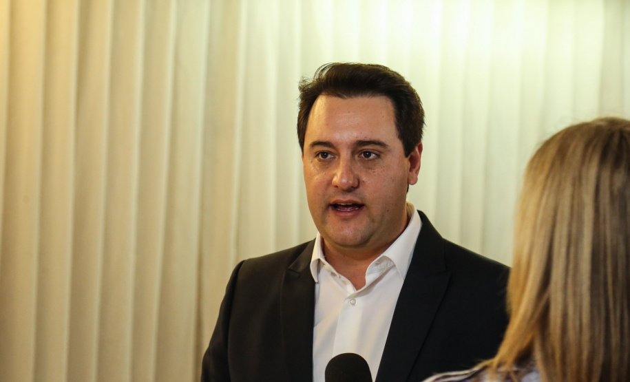 O governador Carlos Massa Ratinho Junior na apresentação das diretrizes da Celepar nesta sexta-feira (15) no Teatro Bom Jesus em Curitiba.   Curitiba, 15/03/2019 -  Foto: Geraldo Bubniak/ANPr