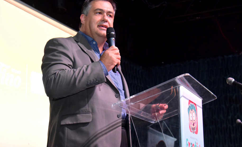 O Secretário de Saúde do Estado do Paraná, Beto Preto participou nesta quinta-feira (14), do evento em prol da construção do Hospital Oncopediátrico Erastinho, unidade de tratamento de câncer infantil do Hospital Erasto Gaetner. A obra, que iniciou no dia 28 de janeiro, terá um custo total de R$ 24 milhões, dos quais R$ 12 milhões serão repassados pelo Governo do Estado e a outra metade será arrecadada pelo hospital. Foto: Divulgação/SESA
