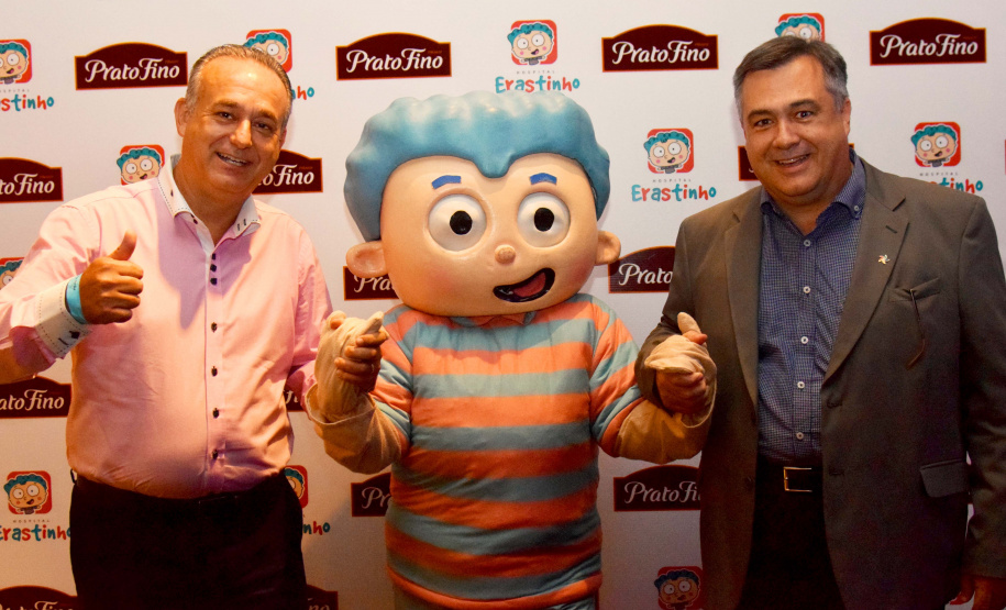 O Secretário de Saúde do Estado do Paraná, Beto Preto participou nesta quinta-feira (14), do evento em prol da construção do Hospital Oncopediátrico Erastinho, unidade de tratamento de câncer infantil do Hospital Erasto Gaetner. A obra, que iniciou no dia 28 de janeiro, terá um custo total de R$ 24 milhões, dos quais R$ 12 milhões serão repassados pelo Governo do Estado e a outra metade será arrecadada pelo hospital. Foto: Divulgação/SESA