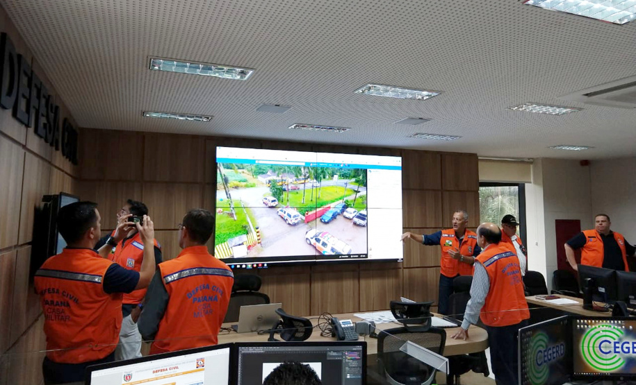 A manhã deste sábado (16) foi diferente para a comunidade do Rio Sagrado, em Morretes, no litoral do Estado. Ao mesmo tempo em que o simulado foi feito no Litoral, equipes da Defesa Civil Estadual monitoram as atividades a partir do Centro Estadual de Gerenciamento de Riscos e Desastres (Cegerd), localizado em Curitiba. - Curitiba, 16/03/2019 - Foto: Defesa Civil