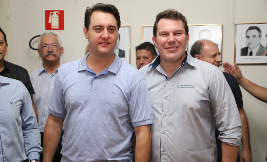 O governador Carlos Massa Ratinho Junior confirmou neste sábado (16) investimentos de R$ 2,82 milhões em obras e compra de máquinas e veículos para oito municípios da região Noroeste do Estado. Foram assinadas, na ExpoParanavaí, um dos principais eventos do agronegócio do Paraná, autorizações e homologações. - Paranavaí, 16/03/2019 - Foto: José Fernando Ogura/ANPr