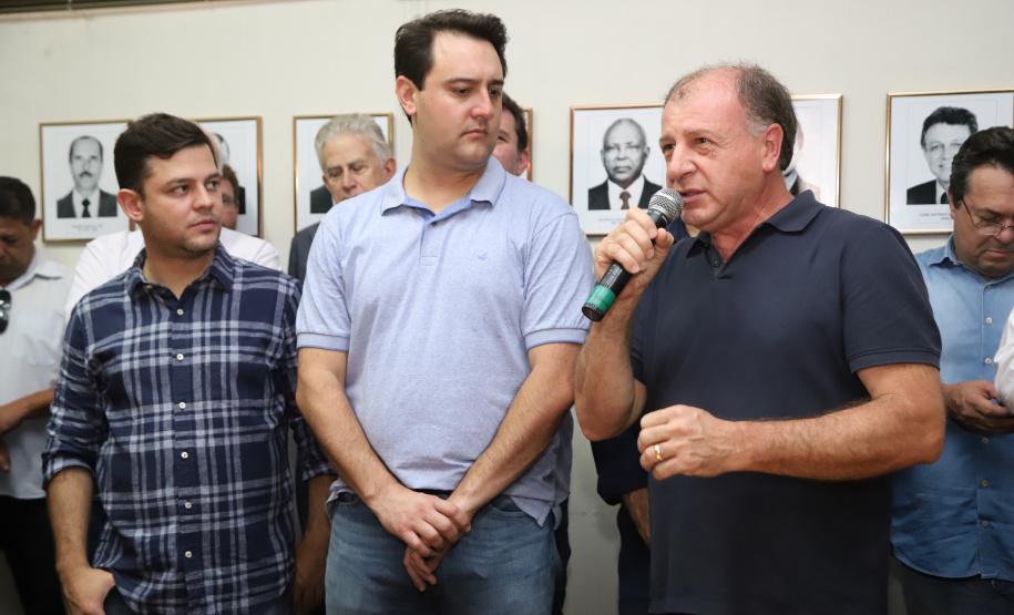 O governador Carlos Massa Ratinho Junior confirmou neste sábado (16) investimentos de R$ 2,82 milhões em obras e compra de máquinas e veículos para oito municípios da região Noroeste do Estado. Foram assinadas, na ExpoParanavaí, um dos principais eventos do agronegócio do Paraná, autorizações e homologações. - Paranavaí, 16/03/2019 - Foto: José Fernando Ogura/ANPr