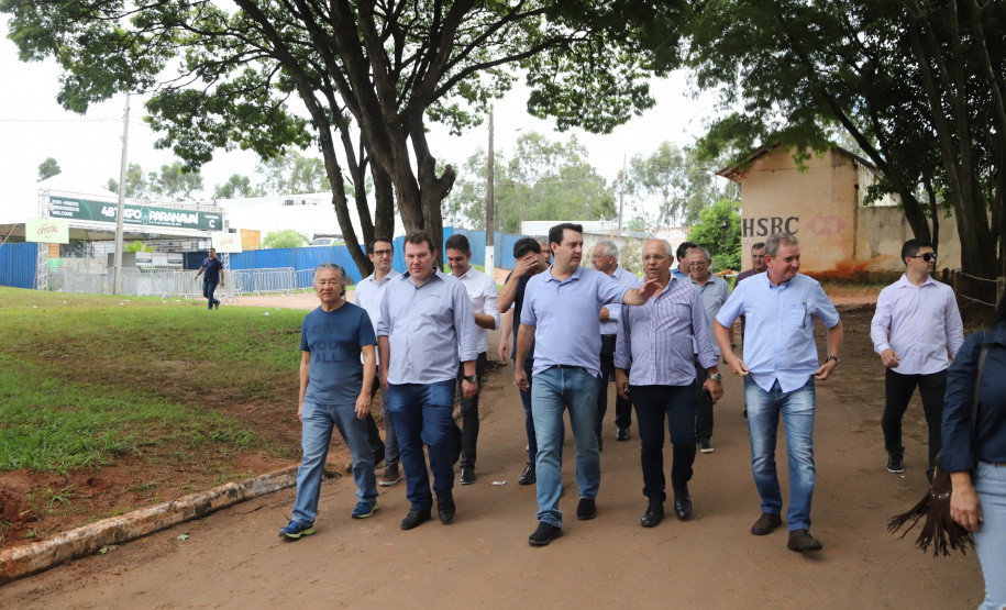 O governador Carlos Massa Ratinho Junior confirmou neste sábado (16) investimentos de R$ 2,82 milhões em obras e compra de máquinas e veículos para oito municípios da região Noroeste do Estado. Foram assinadas, na ExpoParanavaí, um dos principais eventos do agronegócio do Paraná, autorizações e homologações. - Paranavaí, 16/03/2019 - Foto: José Fernando Ogura/ANPr