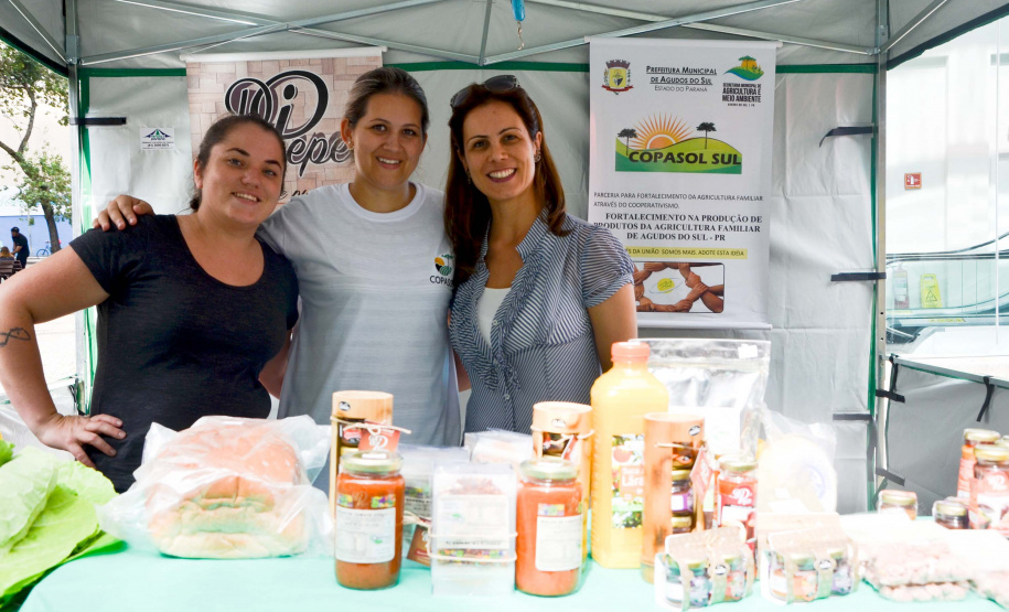 A Copasol Sul, cooperativa de agricultura familiar de Agudos do Sul, na Região Metropolitana de Curitiba, fez sua estreia em vendas diretas de seus produtos ao consumidor durante a Feira das Cooperativas, que acontece todas às sextas-feiras, em Curitiba. Foto:SEAB