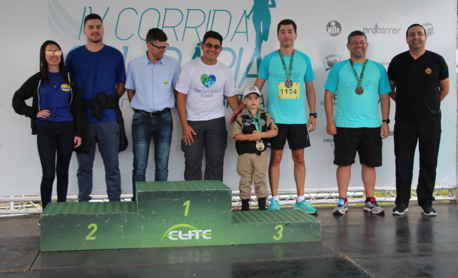 Em comemoração aos 67 anos do Batalhão de Polícia de Trânsito, 1,2 mil pessoas participaram da quarta edição da Corrida Solidária Provopar Estadual e BPTran neste domingo (17) em Curitiba. Os atletas, profissionais e amadores, correram 3 km, 5 km e 10 km em prol da solidariedade. Foto: Soldado Fernando Chauchuti/PMPR