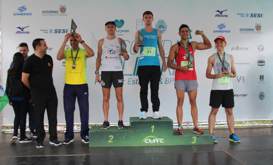 Em comemoração aos 67 anos do Batalhão de Polícia de Trânsito, 1,2 mil pessoas participaram da quarta edição da Corrida Solidária Provopar Estadual e BPTran neste domingo (17) em Curitiba. Os atletas, profissionais e amadores, correram 3 km, 5 km e 10 km em prol da solidariedade. Foto: Soldado Fernando Chauchuti/PMPR