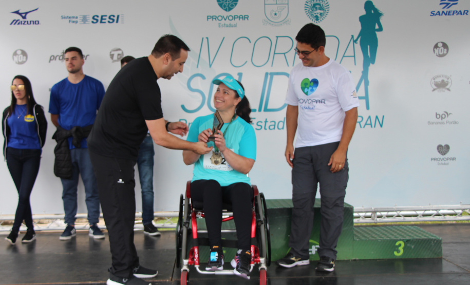 Em comemoração aos 67 anos do Batalhão de Polícia de Trânsito, 1,2 mil pessoas participaram da quarta edição da Corrida Solidária Provopar Estadual e BPTran neste domingo (17) em Curitiba. Os atletas, profissionais e amadores, correram 3 km, 5 km e 10 km em prol da solidariedade. Foto: Soldado Fernando Chauchuti/PMPR