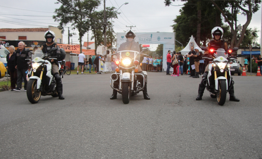 Em comemoração aos 67 anos do Batalhão de Polícia de Trânsito, 1,2 mil pessoas participaram da quarta edição da Corrida Solidária Provopar Estadual e BPTran neste domingo (17) em Curitiba. Os atletas, profissionais e amadores, correram 3 km, 5 km e 10 km em prol da solidariedade. Foto: Soldado Fernando Chauchuti/PMPR