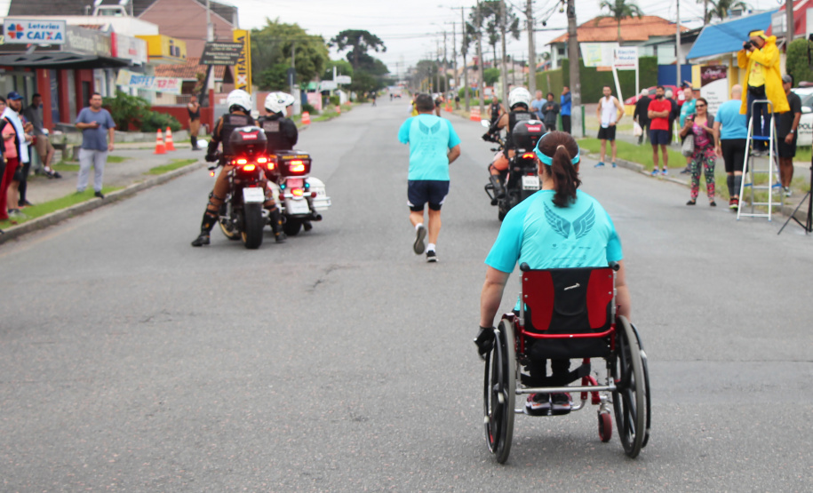 Em comemoração aos 67 anos do Batalhão de Polícia de Trânsito, 1,2 mil pessoas participaram da quarta edição da Corrida Solidária Provopar Estadual e BPTran neste domingo (17) em Curitiba. Os atletas, profissionais e amadores, correram 3 km, 5 km e 10 km em prol da solidariedade. Foto: Soldado Fernando Chauchuti/PMPR