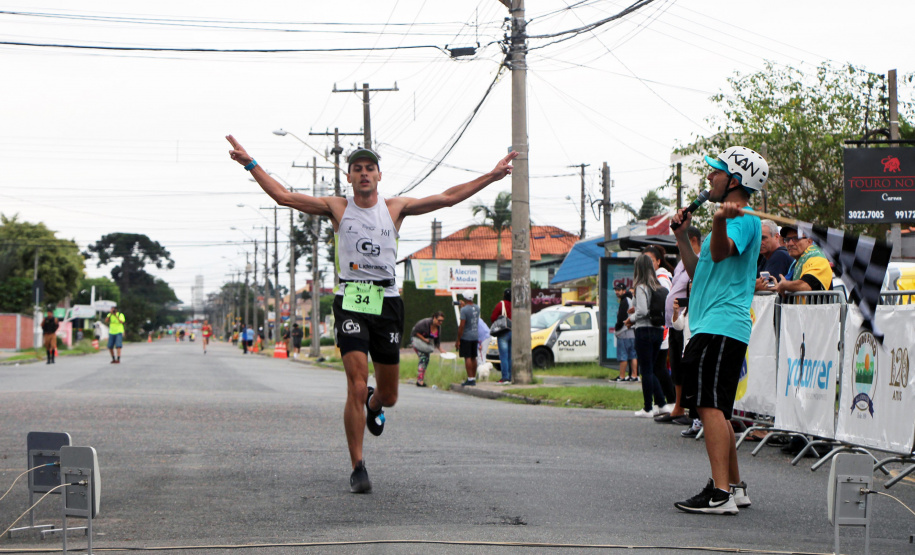Em comemoração aos 67 anos do Batalhão de Polícia de Trânsito, 1,2 mil pessoas participaram da quarta edição da Corrida Solidária Provopar Estadual e BPTran neste domingo (17) em Curitiba. Os atletas, profissionais e amadores, correram 3 km, 5 km e 10 km em prol da solidariedade. Foto: Soldado Fernando Chauchuti/PMPR
