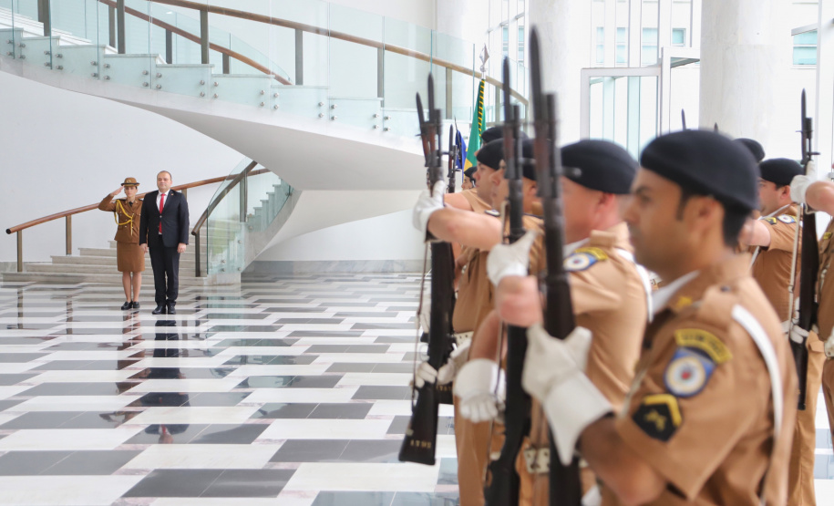 Vice-governador Darci Piana recebe o embaixador da República da Macedônia do Norte, Ivica Bocevski - Curitiba, 18/03/2019 - Foto: José Fernando Ogurta/ANPr