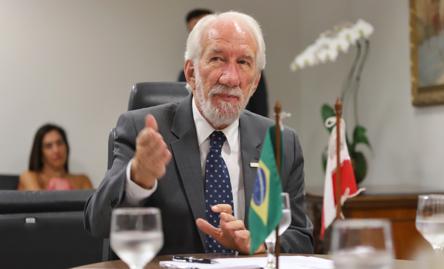 O Governo do Paraná quer estreitar as relações culturais e comerciais com a Polônia. O vice-governador Darci Piana recebeu nesta segunda-feira (18) a cônsul do país em Curitiba, Dorota Bogutyn, e uma comitiva da cidade de Pozna&#324;, formada pelo prefeito Jan Grabkowski Starosta e membros das secretarias da prefeitura.  -  Curitiba, 18/03/2019  -  Foto: José Fernando Ogura/ANPr