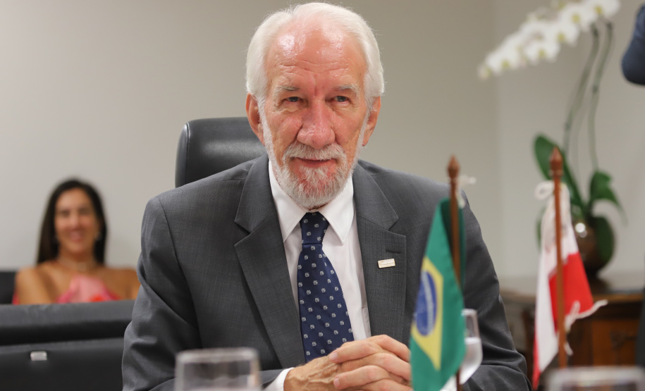 O Governo do Paraná quer estreitar as relações culturais e comerciais com a Polônia. O vice-governador Darci Piana recebeu nesta segunda-feira (18) a cônsul do país em Curitiba, Dorota Bogutyn, e uma comitiva da cidade de Pozna&#324;, formada pelo prefeito Jan Grabkowski Starosta e membros das secretarias da prefeitura.  -  Curitiba, 18/03/2019  -  Foto: José Fernando Ogura/ANPr