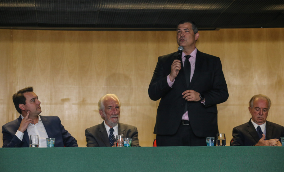 O governador Carlos Massa Ratinho Junior lança o aplicativo Paraná Serviços no Auditório Mário Lobo em Curitiba nesta segunda-feira (18). Trata-se de uma solução inovadora do Governo do Paraná que facilitará a intermediação entre o contratante e o prestador autônomo de serviços. Curitiba, 15/03/2019 - Foto: Geraldo Bubniak/ANPr