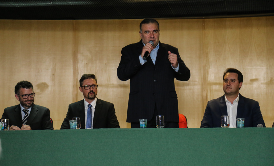 O governador Carlos Massa Ratinho Junior lança o aplicativo Paraná Serviços no Auditório Mário Lobo em Curitiba nesta segunda-feira (18). Trata-se de uma solução inovadora do Governo do Paraná que facilitará a intermediação entre o contratante e o prestador autônomo de serviços. Curitiba, 15/03/2019 - Foto: Geraldo Bubniak/ANPr