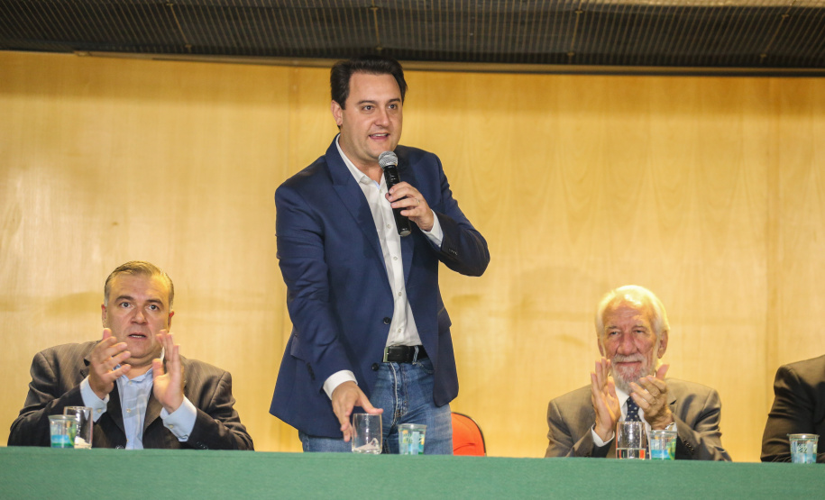 O governador Carlos Massa Ratinho Junior lança o aplicativo Paraná Serviços no Auditório Mário Lobo em Curitiba nesta segunda-feira (18). Trata-se de uma solução inovadora do Governo do Paraná que facilitará a intermediação entre o contratante e o prestador autônomo de serviços. Curitiba, 15/03/2019 - Foto: Geraldo Bubniak/ANPr