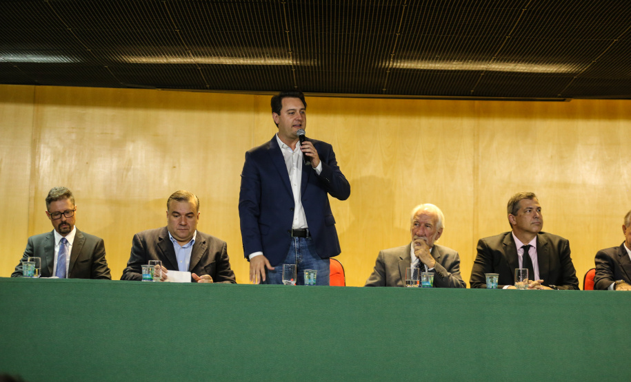 O governador Carlos Massa Ratinho Junior lança o aplicativo Paraná Serviços no Auditório Mário Lobo em Curitiba nesta segunda-feira (18). Trata-se de uma solução inovadora do Governo do Paraná que facilitará a intermediação entre o contratante e o prestador autônomo de serviços. Curitiba, 15/03/2019 - Foto: Geraldo Bubniak/ANPr