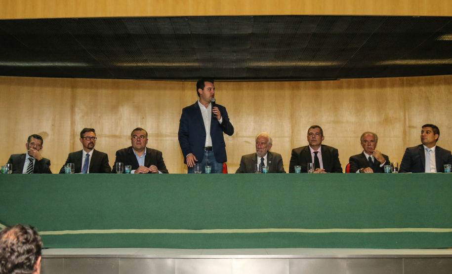 O governador Carlos Massa Ratinho Junior lança o aplicativo Paraná Serviços no Auditório Mário Lobo em Curitiba nesta segunda-feira (18). Trata-se de uma solução inovadora do Governo do Paraná que facilitará a intermediação entre o contratante e o prestador autônomo de serviços. Curitiba, 15/03/2019 - Foto: Geraldo Bubniak/ANPr