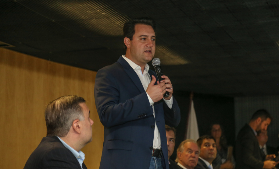 O governador Carlos Massa Ratinho Junior lança o aplicativo Paraná Serviços no Auditório Mário Lobo em Curitiba nesta segunda-feira (18). Trata-se de uma solução inovadora do Governo do Paraná que facilitará a intermediação entre o contratante e o prestador autônomo de serviços. Curitiba, 15/03/2019 - Foto: Geraldo Bubniak/ANPr