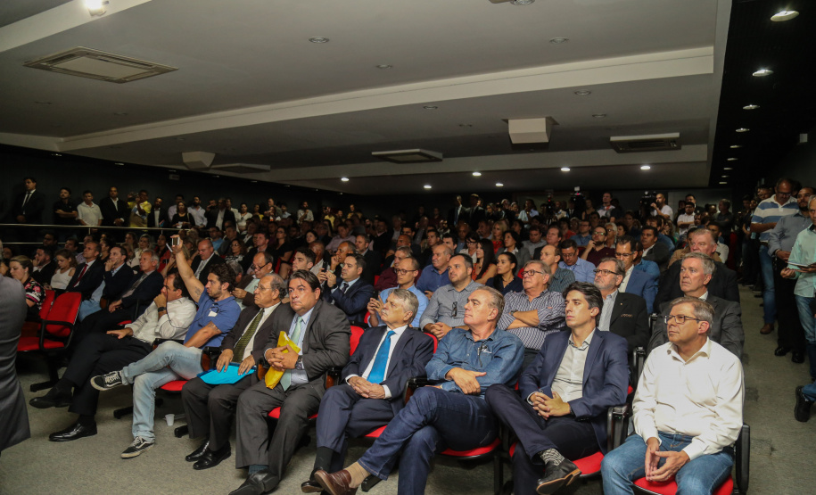 O governador Carlos Massa Ratinho Junior lança o aplicativo Paraná Serviços no Auditório Mário Lobo em Curitiba nesta segunda-feira (18). Trata-se de uma solução inovadora do Governo do Paraná que facilitará a intermediação entre o contratante e o prestador autônomo de serviços. Curitiba, 15/03/2019 - Foto: Geraldo Bubniak/ANPr