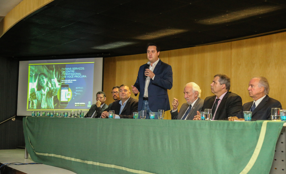O governador Carlos Massa Ratinho Junior lança o aplicativo Paraná Serviços no Auditório Mário Lobo em Curitiba nesta segunda-feira (18). Trata-se de uma solução inovadora do Governo do Paraná que facilitará a intermediação entre o contratante e o prestador autônomo de serviços. Curitiba, 15/03/2019 - Foto: Geraldo Bubniak/ANPr