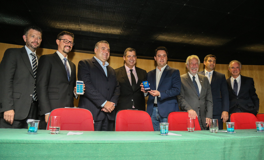 O governador Carlos Massa Ratinho Junior lança o aplicativo Paraná Serviços no Auditório Mário Lobo em Curitiba nesta segunda-feira (18). Trata-se de uma solução inovadora do Governo do Paraná que facilitará a intermediação entre o contratante e o prestador autônomo de serviços. Curitiba, 15/03/2019 - Foto: Geraldo Bubniak/ANPr