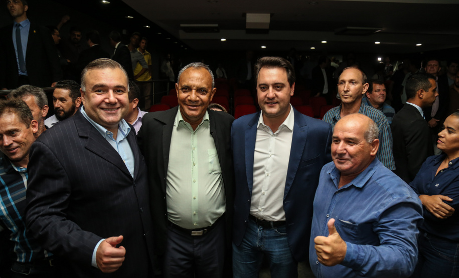 O governador Carlos Massa Ratinho Junior lança o aplicativo Paraná Serviços no Auditório Mário Lobo em Curitiba nesta segunda-feira (18). Trata-se de uma solução inovadora do Governo do Paraná que facilitará a intermediação entre o contratante e o prestador autônomo de serviços. Curitiba, 15/03/2019 - Foto: Geraldo Bubniak/ANPr