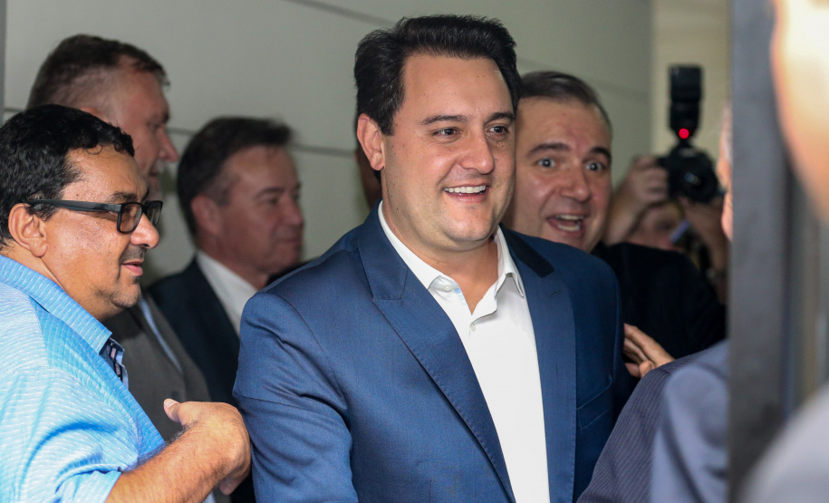 O governador Carlos Massa Ratinho Junior lança o aplicativo Paraná Serviços no Auditório Mário Lobo em Curitiba nesta segunda-feira (18). Trata-se de uma solução inovadora do Governo do Paraná que facilitará a intermediação entre o contratante e o prestador autônomo de serviços. Curitiba, 15/03/2019 - Foto: Geraldo Bubniak/ANPr