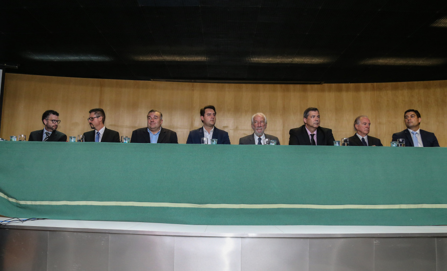 O governador Carlos Massa Ratinho Junior lança o aplicativo Paraná Serviços no Auditório Mário Lobo em Curitiba nesta segunda-feira (18). Trata-se de uma solução inovadora do Governo do Paraná que facilitará a intermediação entre o contratante e o prestador autônomo de serviços. Curitiba, 15/03/2019 - Foto: Geraldo Bubniak/ANPr