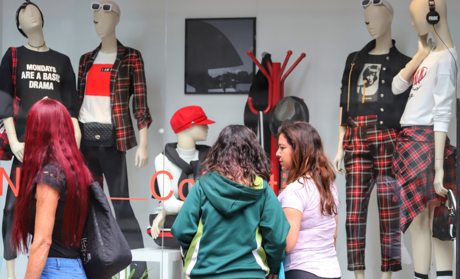 O Paraná contabilizou a abertura de 4.607 empresas em fevereiro, um aumento de 35,3% em relação ao mesmo mês do ano passado, quando foram formalizados 3.403 novos negócios no Estado. Estatísticas da Junta Comercial do Paraná (Jucepar) indicam a constituição de 7.910 empresas no acumulado do primeiro bimestre, o que representa um acréscimo de 25,8% ante as 6.284 criadas nos dois primeiros meses de 2018.  - Curitiba, 18/03/2019  -  Foto: José Fernando Ogura/ANPr