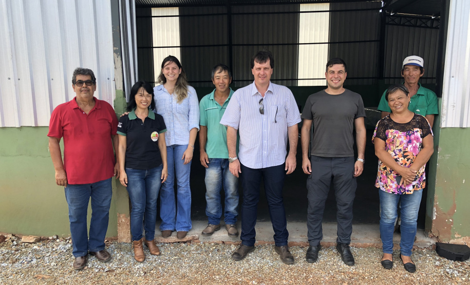 Associação de Fruticultores e Olericultores de Carlópolis - Produtores de goiaba. Airton Capote, Leiko Kawasaki, Luiza Ribeiro (técnica da Emater), Noriaki Akamatsu ( presidente da COAC), Jose Renato Sanches (Consultor do Sebrae), Reinaldo (auditor da certificadora WQS), Inês Sato e Sasaki. -  Foto: Vitor André Frana