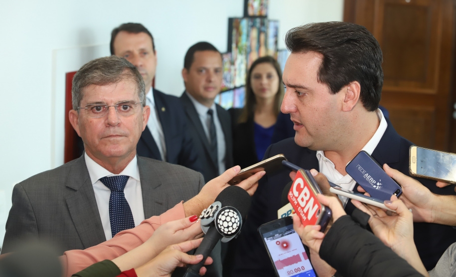 Governador Carlos Massa Ratinho Junior durante reunião com o secretário Nacional de Segurança Pública, general Guilherme Theóphilo e o secretário estadual da Segurança Pública e Administração Penitenciária, general Luiz Felipe Carbonell - Curitiba, 19/03/2019 - Foto: Rodrigo Félix Leal/ANPr