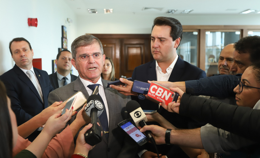 Governador Carlos Massa Ratinho Junior durante reunião com o secretário Nacional de Segurança Pública, general Guilherme Theóphilo e o secretário estadual da Segurança Pública e Administração Penitenciária, general Luiz Felipe Carbonell - Curitiba, 19/03/2019 - Foto: Rodrigo Félix Leal/ANPr