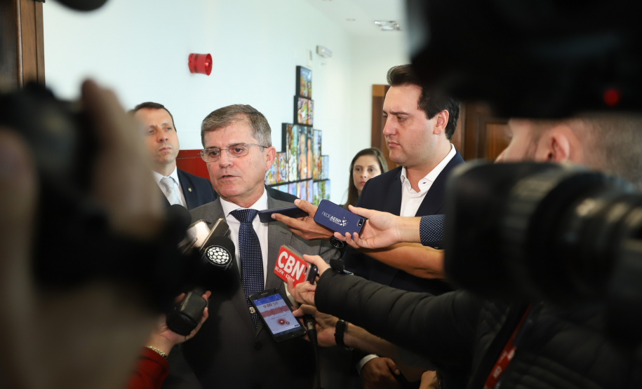 Governador Carlos Massa Ratinho Junior durante reunião com o secretário Nacional de Segurança Pública, general Guilherme Theóphilo e o secretário estadual da Segurança Pública e Administração Penitenciária, general Luiz Felipe Carbonell - Curitiba, 19/03/2019 - Foto: Rodrigo Félix Leal/ANPr