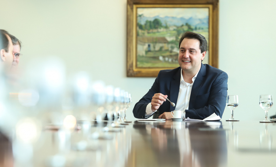 Governador Carlos Massa Ratinho Junior durante reunião com o secretário Nacional de Segurança Pública, general Guilherme Theóphilo e o secretário estadual da Segurança Pública e Administração Penitenciária, general Luiz Felipe Carbonell - Curitiba, 19/03/2019 - Foto: Rodrigo Félix Leal/ANPr